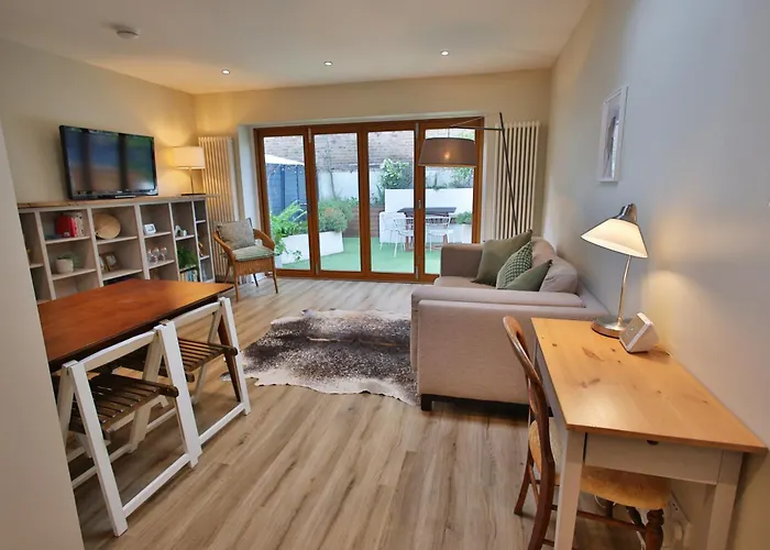 Peaceful Garden Apartment On Roman Road